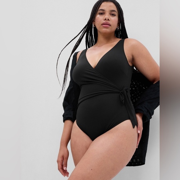 NWT! GAP Black Wrap Front One-Piece Swimsuit - Size Medium 💎 - Picture 4 of 7